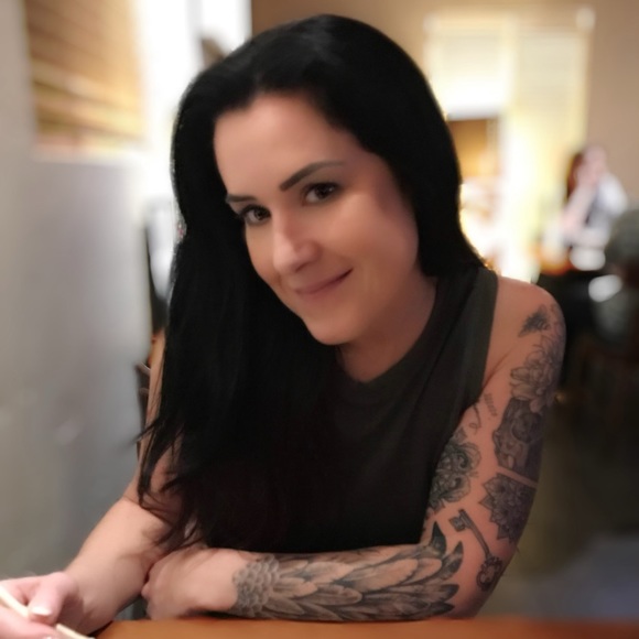 Meet your Posher, Lisa - Picture 3 of 8